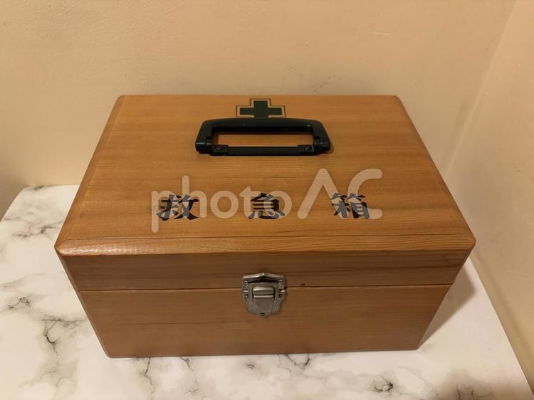 救急箱 救急箱,木の箱,薬箱の写真素材