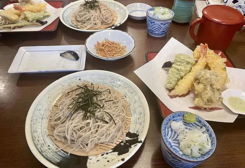 信州名物、美味しい蕎麦と天ぷら 信州名物、美味しい蕎麦と天ぷらの写真