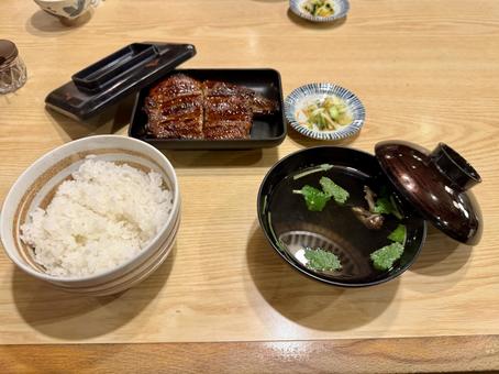 うなぎ定食 うなぎ,ご飯,味噌汁の写真素材