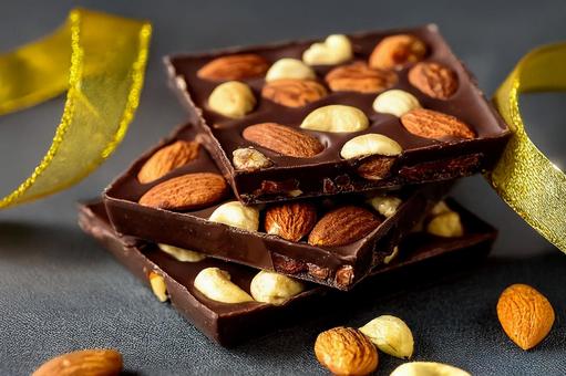 ナッツがごろごろ入ったチョコレート ナッツがごろごろ入ったチョコレートの写真