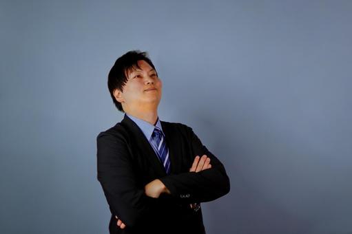 自信に満ちた若手ビジネスマン ビジネスマン,スーツ,ネクタイの写真素材