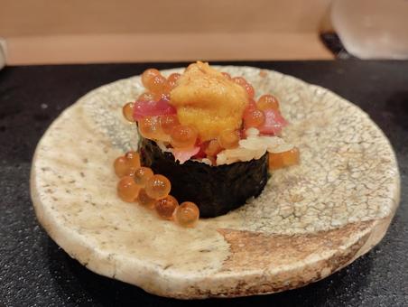 大トロとウニといくらの太巻 大トロとウニといくらの太巻 大トロ,ウニ,いくらの写真素材