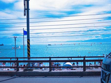 夏の海辺の活気ある風景 夏の海辺の活気ある風景 海,夏,海岸の写真素材