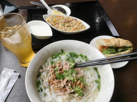 ベトナム料理 ベトナム料理 フォー,バインミー,ベトナム風チャーハンの写真素材