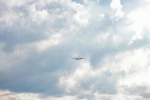 出雲空港での午後の飛行活動の風景 出雲空港での午後の飛行活動の風景の写真