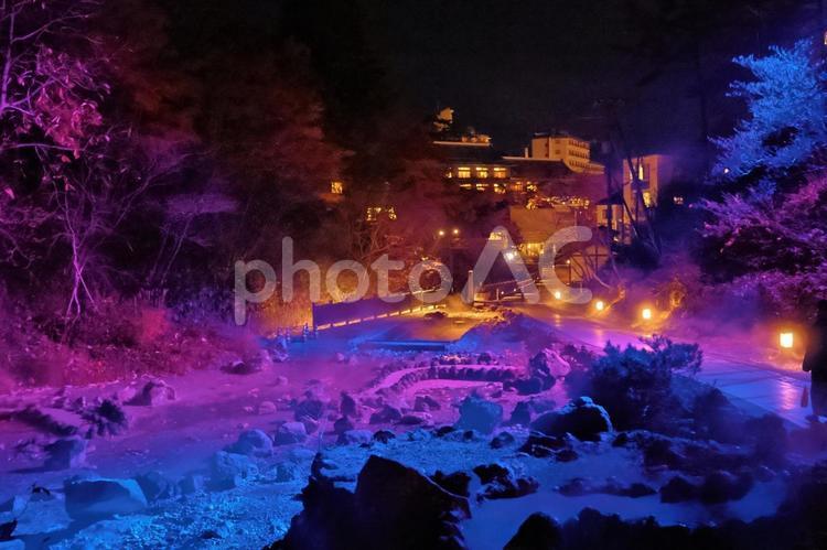 １１月上旬の草津温泉の夜景の紅葉 背景,紅葉,葉の写真素材