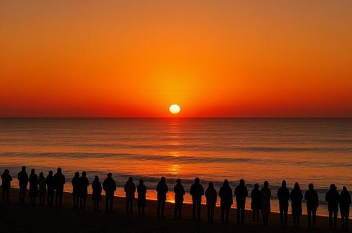 夕焼けと海と人影の写真