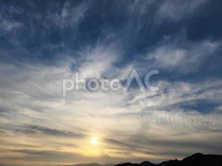 夕暮れ 夕暮れ,空,山並みの写真素材