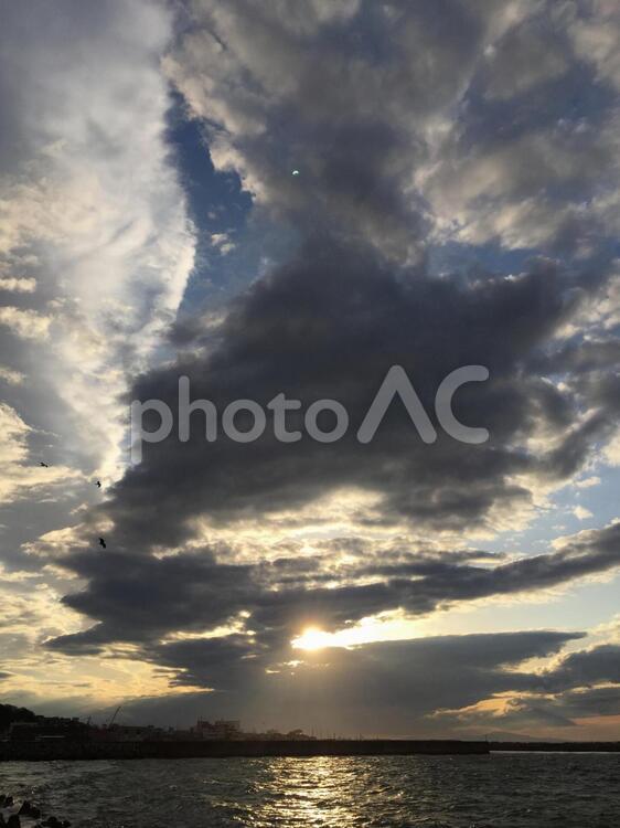 夕暮れ たそがれ,ダイナミック,パワフルの写真素材