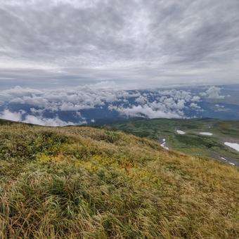 山頂付近からの雲と空 山頂付近からの雲と空の写真