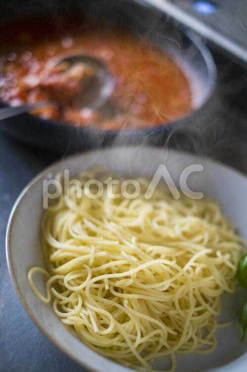 イカとトマトソースのスパゲッティ スパゲッティ,スパゲッティー,料理の写真素材