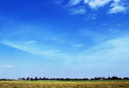 広い空 青空 平野 農村地帯  風景,畑,平野の写真素材