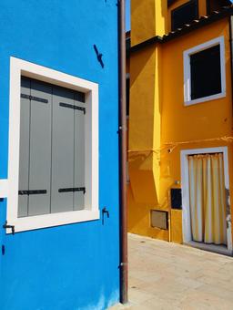 街並み 路地,裏道,ブラーノ島の写真素材