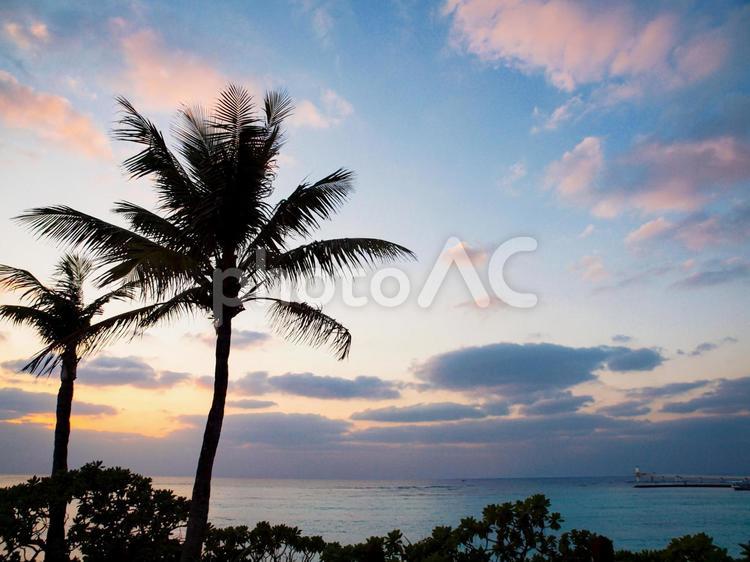 夕暮れの沖縄の海 トラベル,日本,沖縄の写真素材