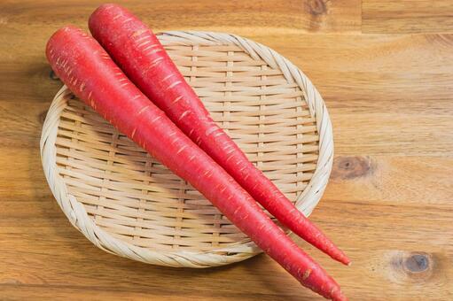 金時人参 金時人参,根菜,竹ざるの写真素材