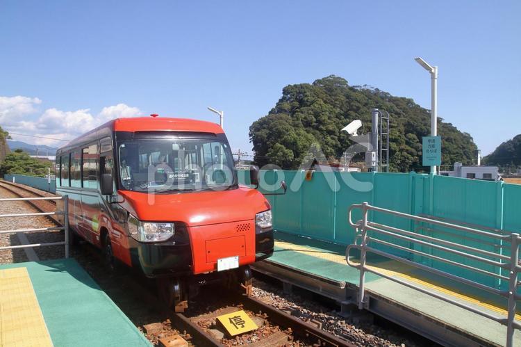 海部駅に停車するDMV 阿佐海岸鉄道,阿佐東線,dmvの写真素材