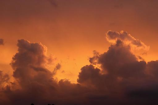 夕焼けと入道雲 夕焼けと入道雲の写真
