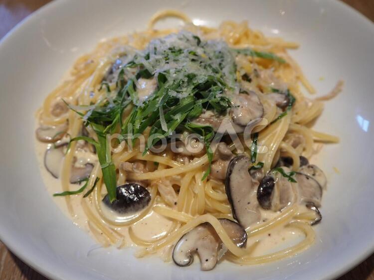 きのこたっぷりのクリームパスタ パスタ,フード,スパゲッティの写真素材