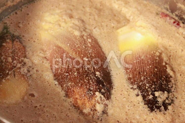 春の味覚タケノコを茹でる タケノコ,茹でる,米ぬかの写真素材