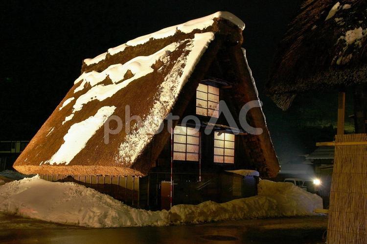 世界遺産白川郷　雪の合掌造りライトアップ 合掌造り,ライトアップ,世界遺産の写真素材