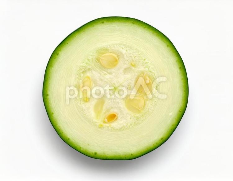 白背景の新鮮なズッキーニのスライス ズッキーニ,野菜,食べ物の写真素材