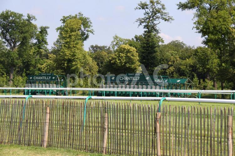 シャンティイ競馬場の柵 シャンティイ競馬場,シャンティイ,競馬場の写真素材