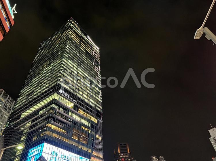 夜の渋谷のオフィスビル、夜景 ビル,渋谷,夜景の写真素材