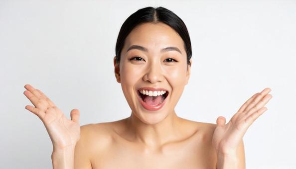 笑顔の若いアジア人女性のポートレート 笑顔の若いアジア人女性のポートレートの写真