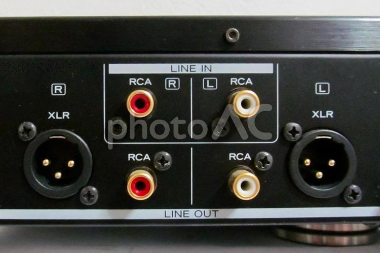 オーディオ機器の背面の端子類 音響,オーディオ,デッキの写真素材