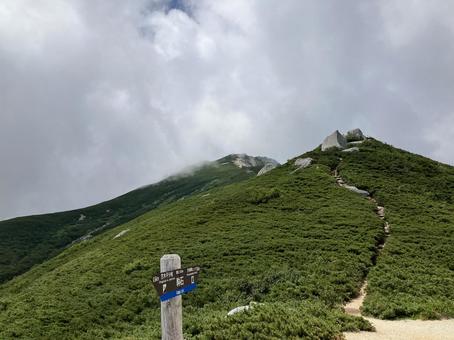 駒石から見える縦走路 駒石から見える縦走路 駒石,看板,登山の写真素材