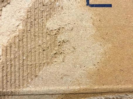 使い古された梱包材の背景 段ボール,ダンボール,破れたの写真素材