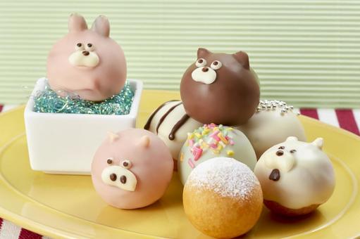 キャラクターのドーナツ菓子 キャラクターのドーナツ菓子 ドーナツ,ポップ,洋菓子の写真素材