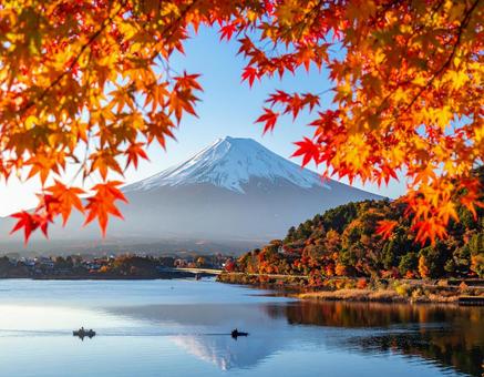 富士山と紅葉 富士山と紅葉の写真