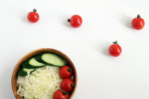 新鮮な野菜のサラダ 新鮮な野菜のサラダ トマト,きゅうり,キャベツの写真素材