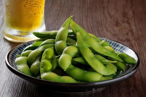 枝豆とビール 枝豆とビールの写真