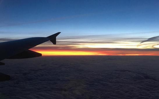 飛行機からの夜明け 飛行機からの夜明けの写真