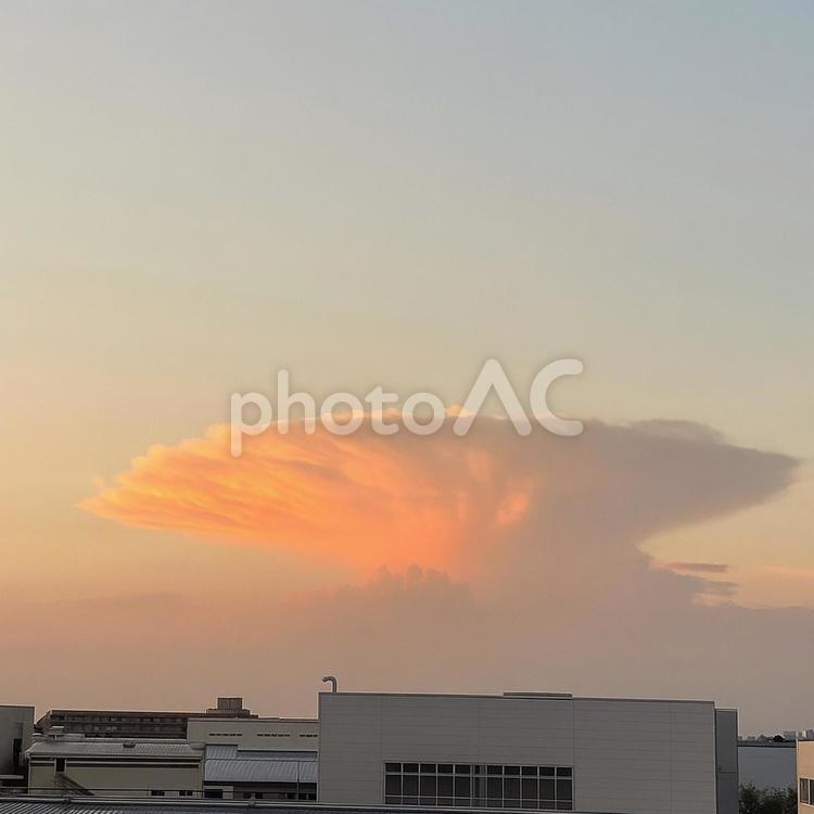 夕焼けに染まる積乱雲と夕空 夕焼け,積乱雲,雲の写真素材