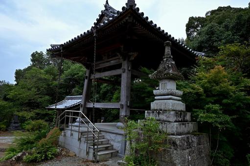 四国八十八ヶ所常楽寺の歴史ある鐘 常楽寺,鐘,歴史の写真素材