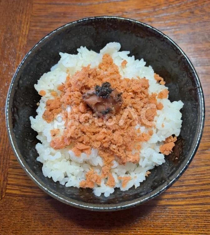 こまちご飯に鮭フレークとかつお梅の茶碗飯 茶碗飯,朝ご飯,ご飯の写真素材