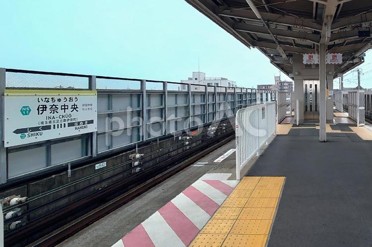 埼玉新都市交通 伊奈中央駅　埼玉県伊奈町 伊奈中央駅,埼玉新都市交通,ニューシャトルの写真素材