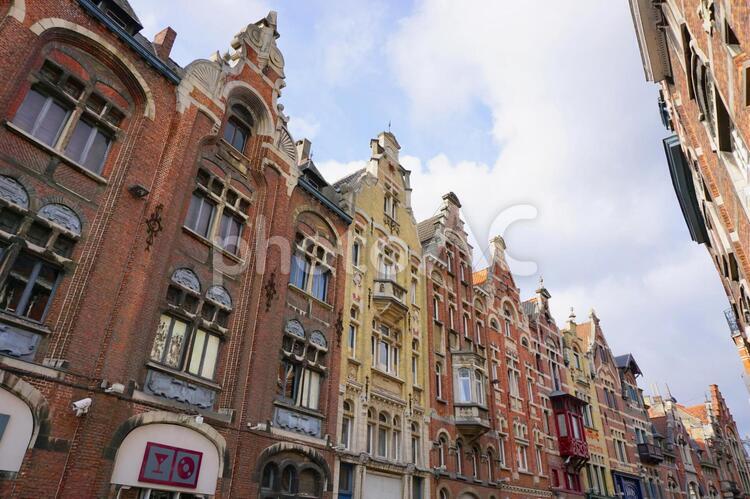きりつま屋根の家 gent,きりつま,ギルドハウスの写真素材