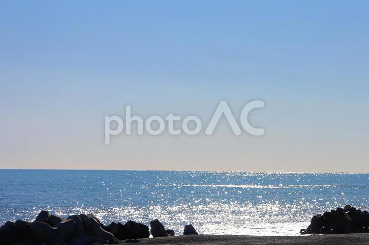 駿河湾　きらめく波打ち際 海,水平線,波の写真素材