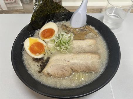 こってり塩ラーメン こってり塩ラーメンの写真