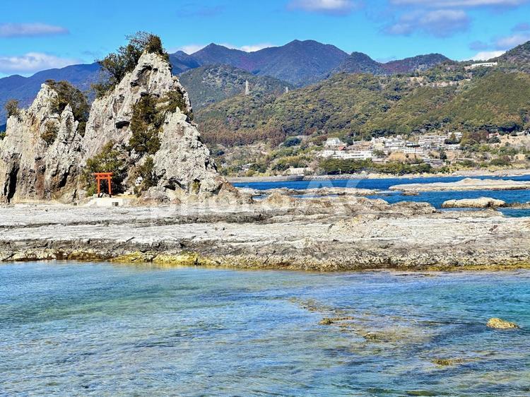 白蛇弁財天　海岸　冬の海 海岸,冬の海岸,那智勝浦海岸の写真素材