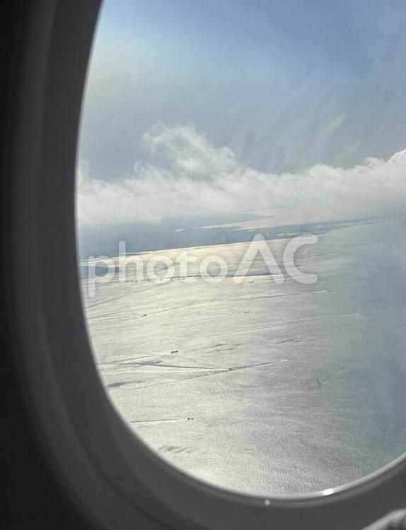 機内からの景色 窓,機内から,海の写真素材