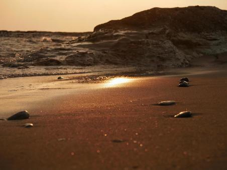 夕焼けの海辺 夕焼けの海辺の写真