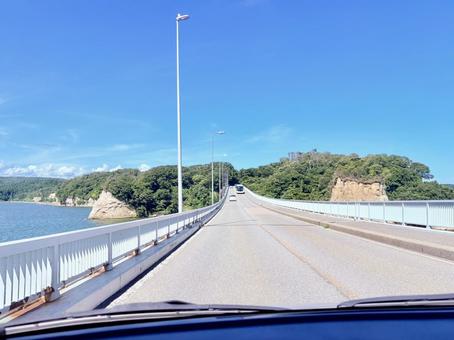 能登島へ向かう車窓から見る能登島大橋 能登島へ向かう車窓から見る能登島大橋 ドライブ,運転,助手席の写真素材