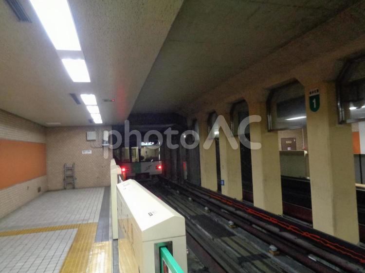 札幌地下鉄南北線　北12条駅 地下鉄,札幌,駅の写真素材