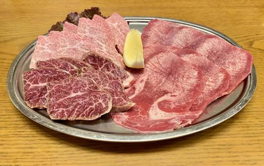 ホルモン焼肉セットの盛り付け例 ホルモン焼肉セットの盛り付け例の写真