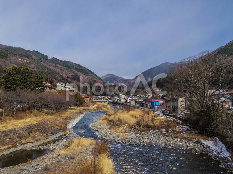 【長野県】塩尻市・木曽平沢の街並み 木曽平沢,奈良井川,重要伝統的建造物群保存地区の写真素材